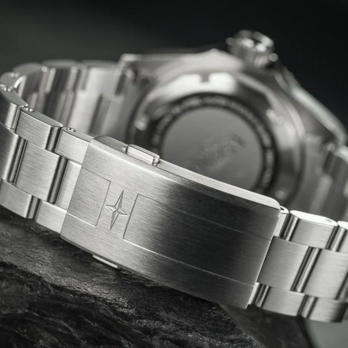 Davosa Watch  Ternos GMT Red and Blue Tri Link - Image 9