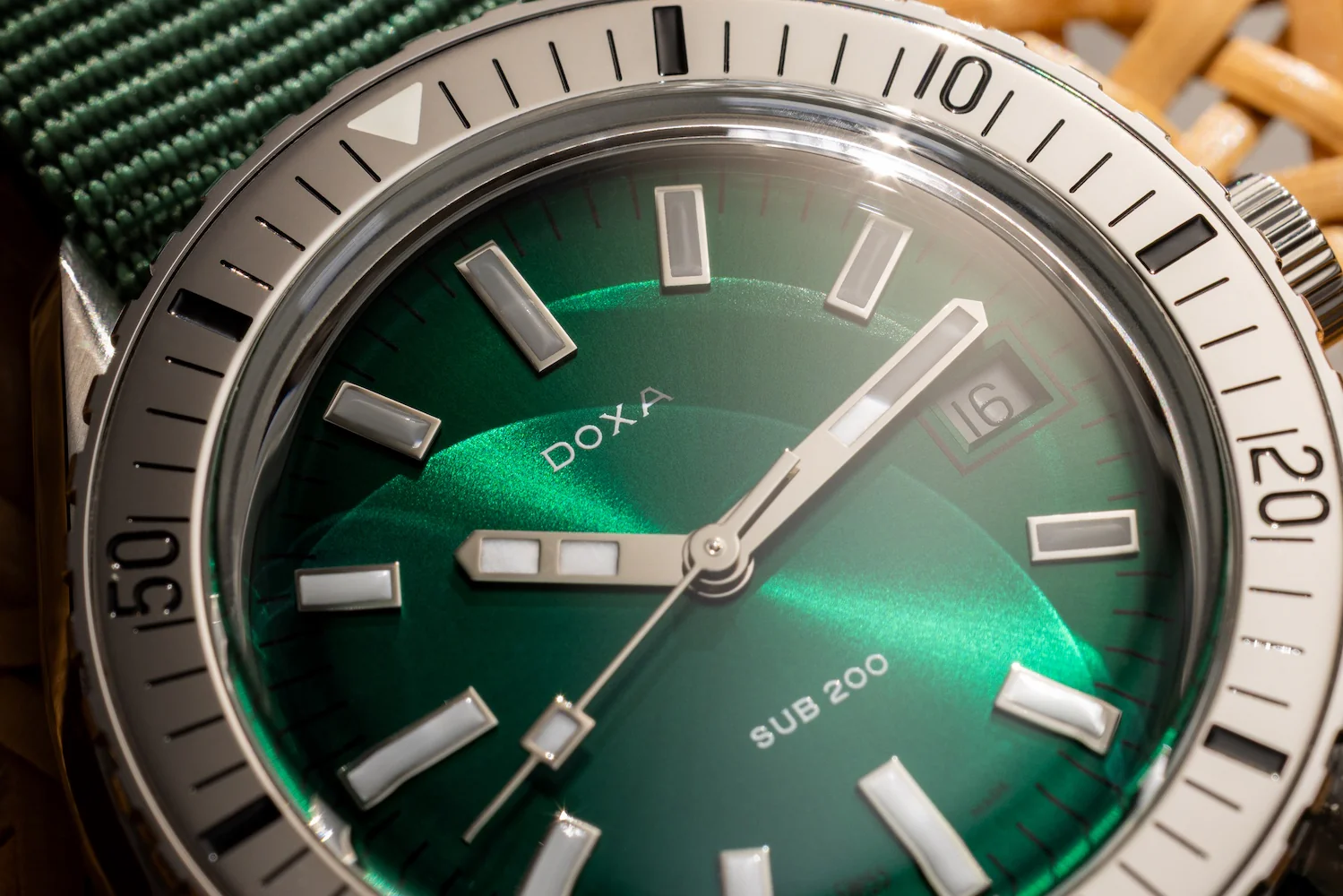 Doxa Sub 200 Sea Emerald Green Nato Watch - Image 4