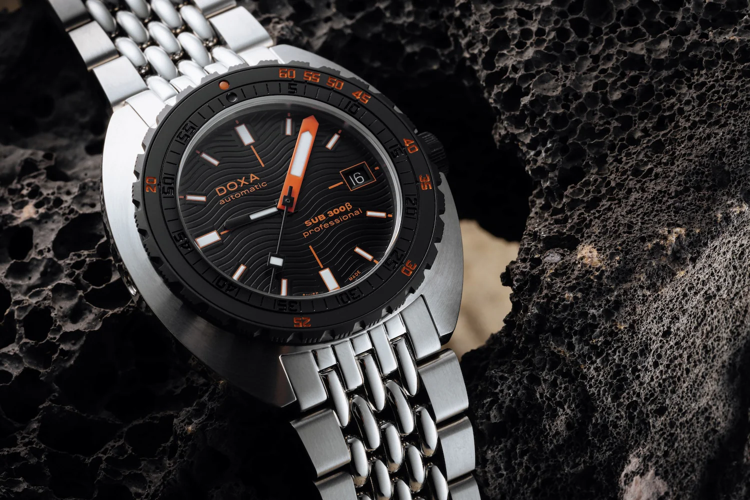 Doxa SUB 300 Beta Ceramic Steel Professional Bracelet Watch - Image 4
