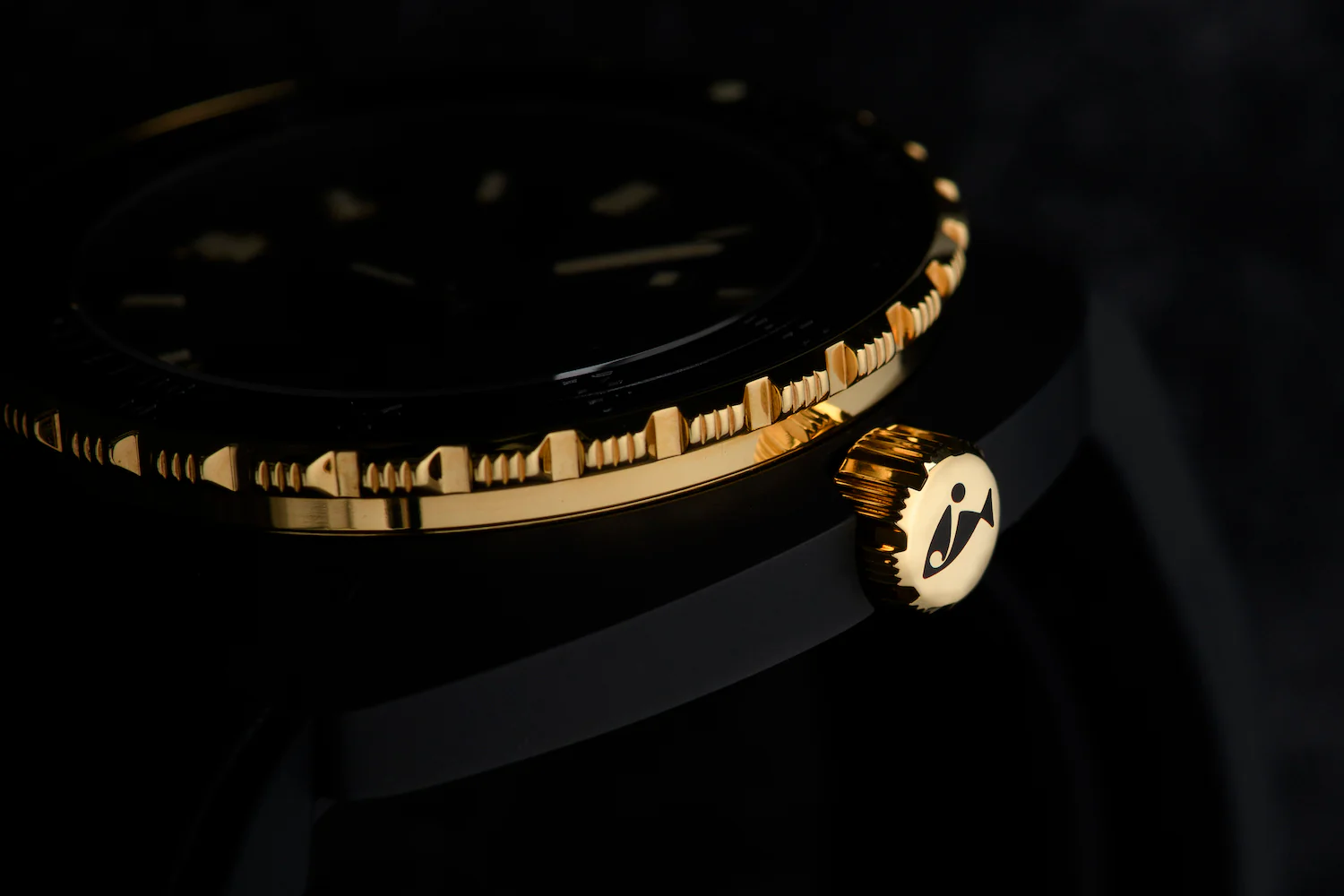 Doxa SUB 300 Beta Sharkhunter Watch - Image 6