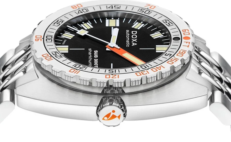 Doxa SUB 300T Sharkhunter Bracelet Watch - Image 3