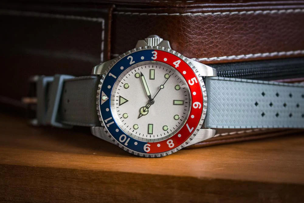 Enoksen Watch Dive E02/HW PanAm Red & Blue 12 Hour Special Edition - Image 6