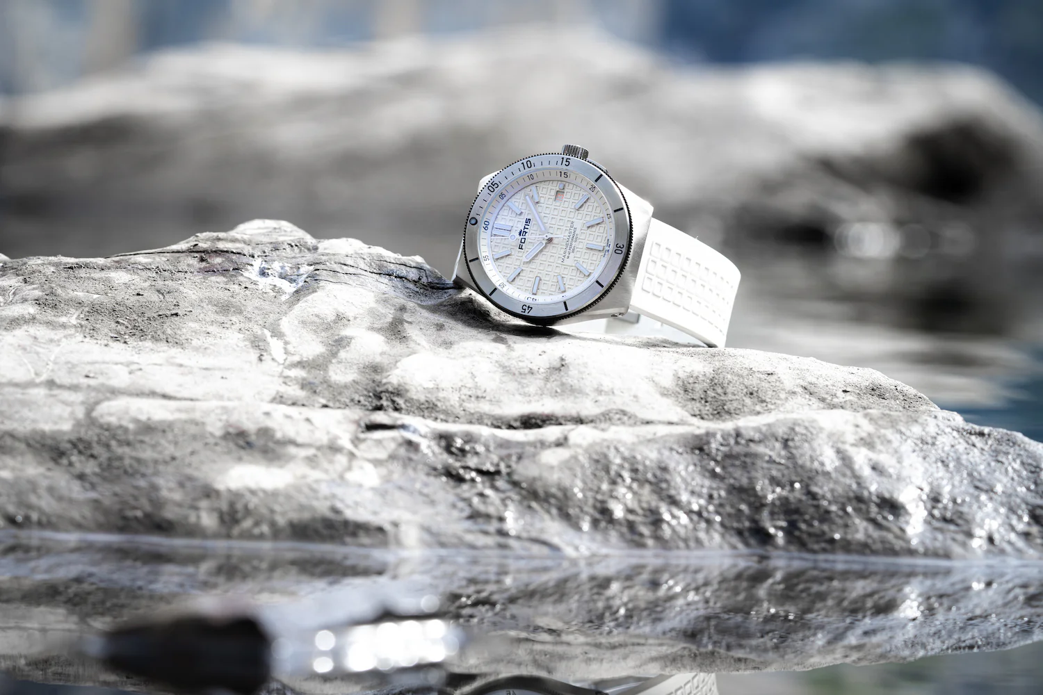 Fortis Marinemaster M-40 Snow White Watch - Image 11