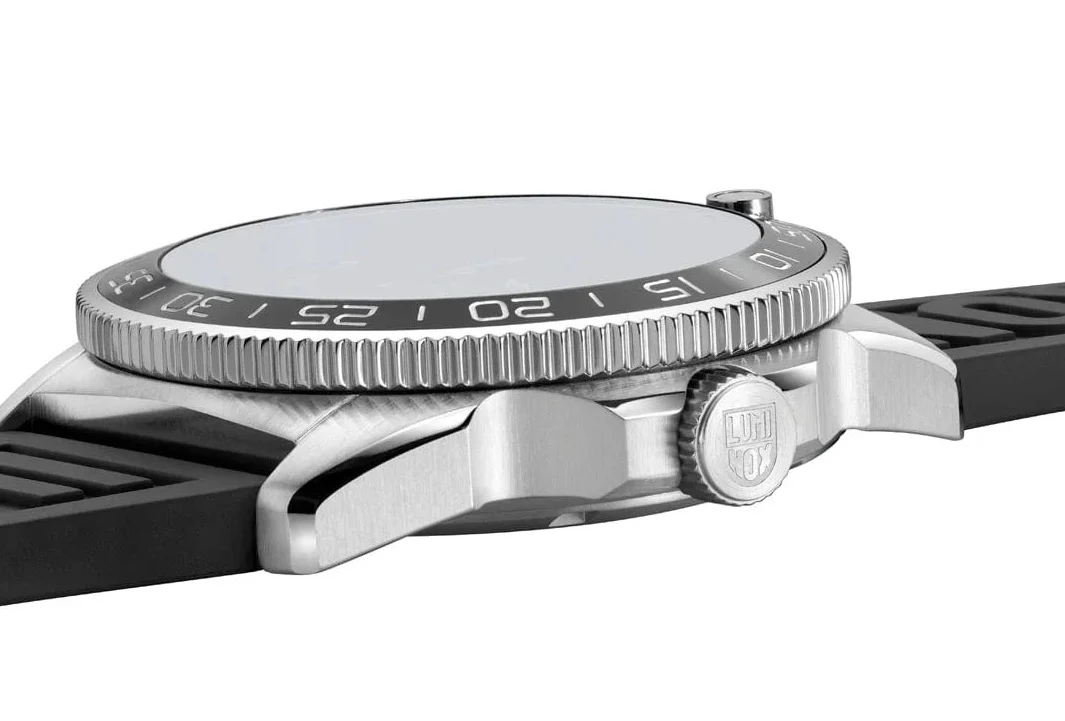 Luminox Pacific Diver 42mm 3100 Series Watch - Image 6