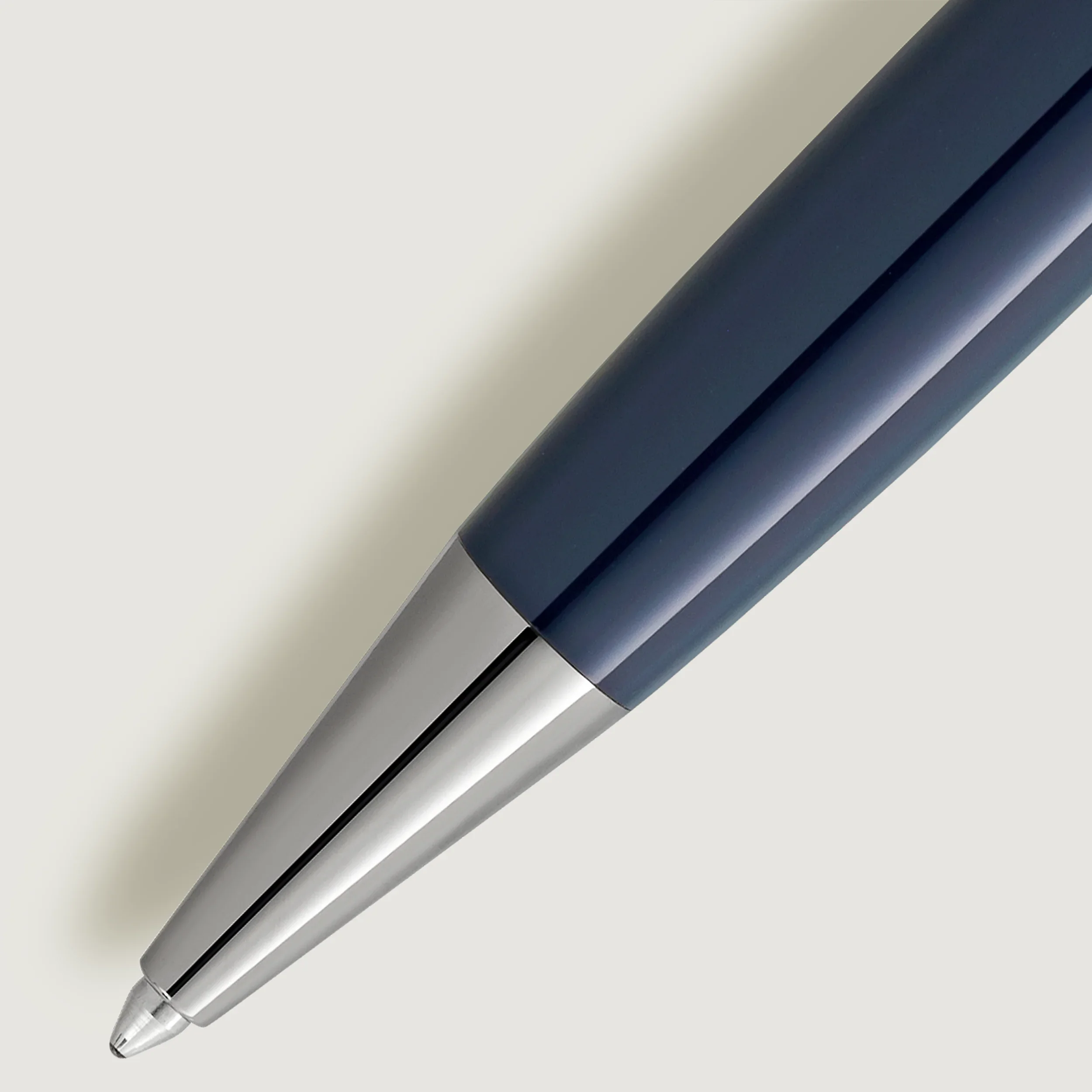Montblanc Meisterstück Around the World in 80 Days Doué Classique Ballpoint - Image 2