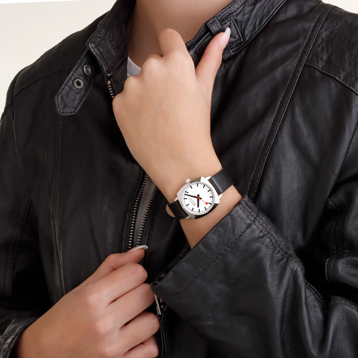 Mondaine Official Swiss Railways Cushion Watch - Image 7