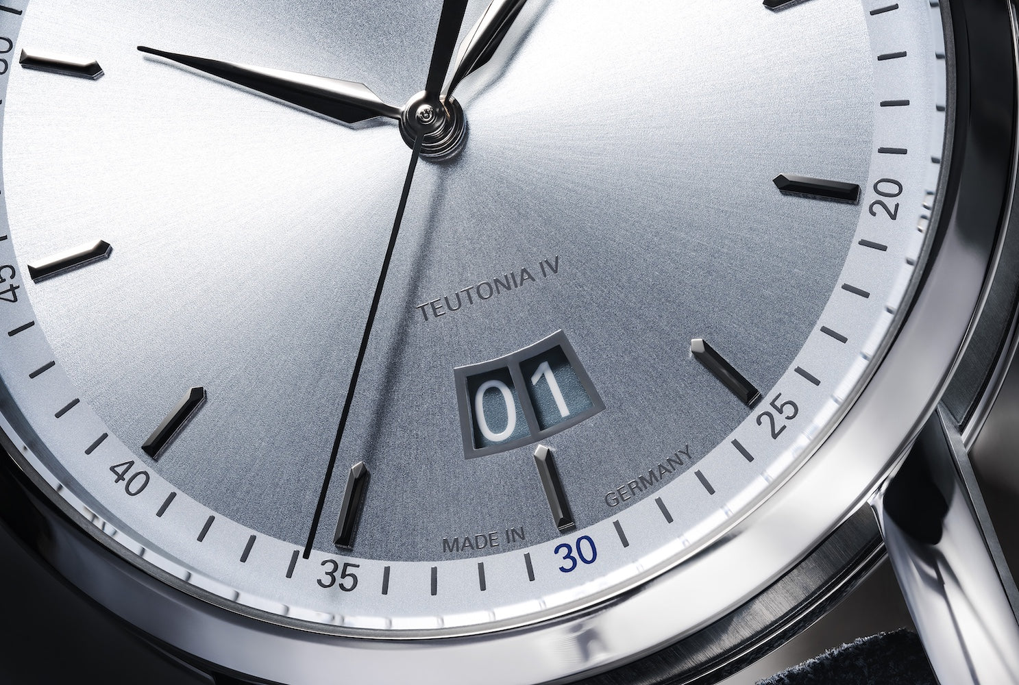Muhle Glashutte Teutonia IV Big Date Limited Edition Watch - Image 4