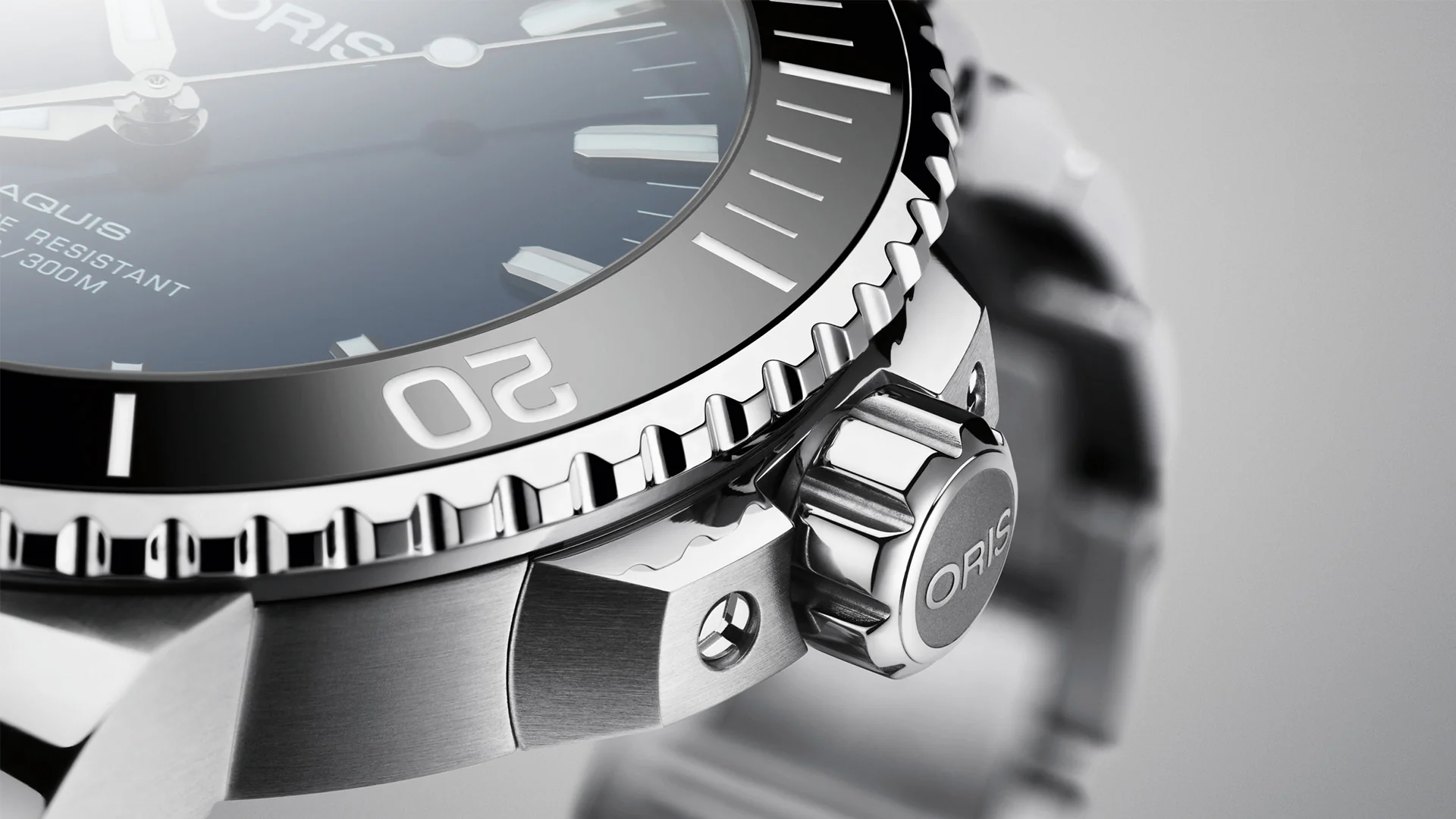 Oris Aquis Date Bracelet - Image 2