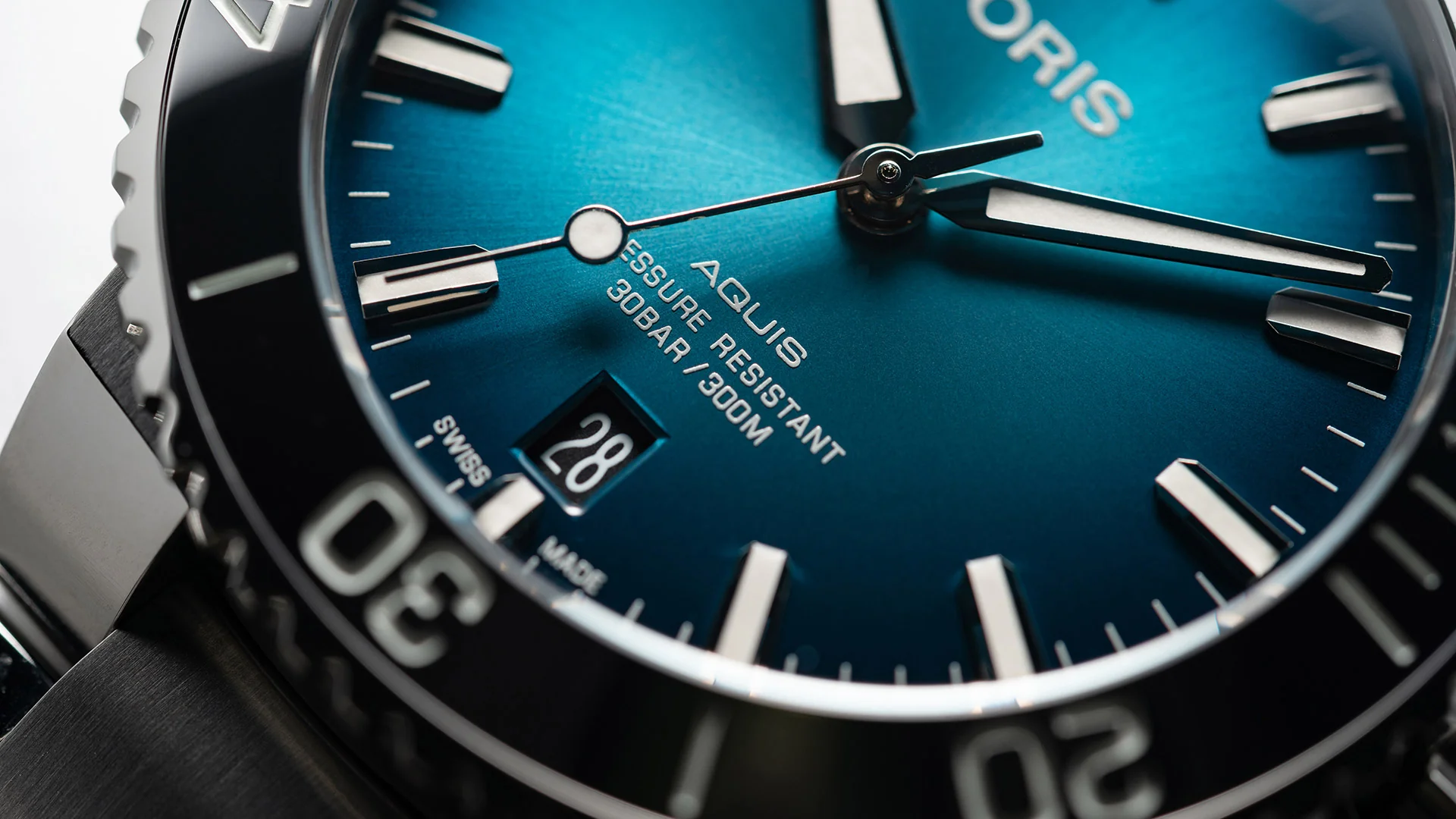 Oris Aquis Date Bracelet - Image 3