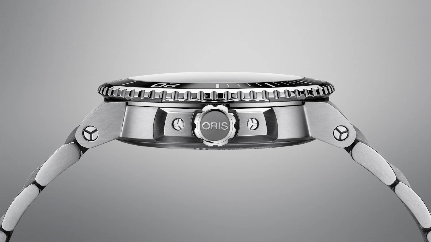 Oris Aquis Date Sunray Cherry Red 41.5 Bracelet - Image 4