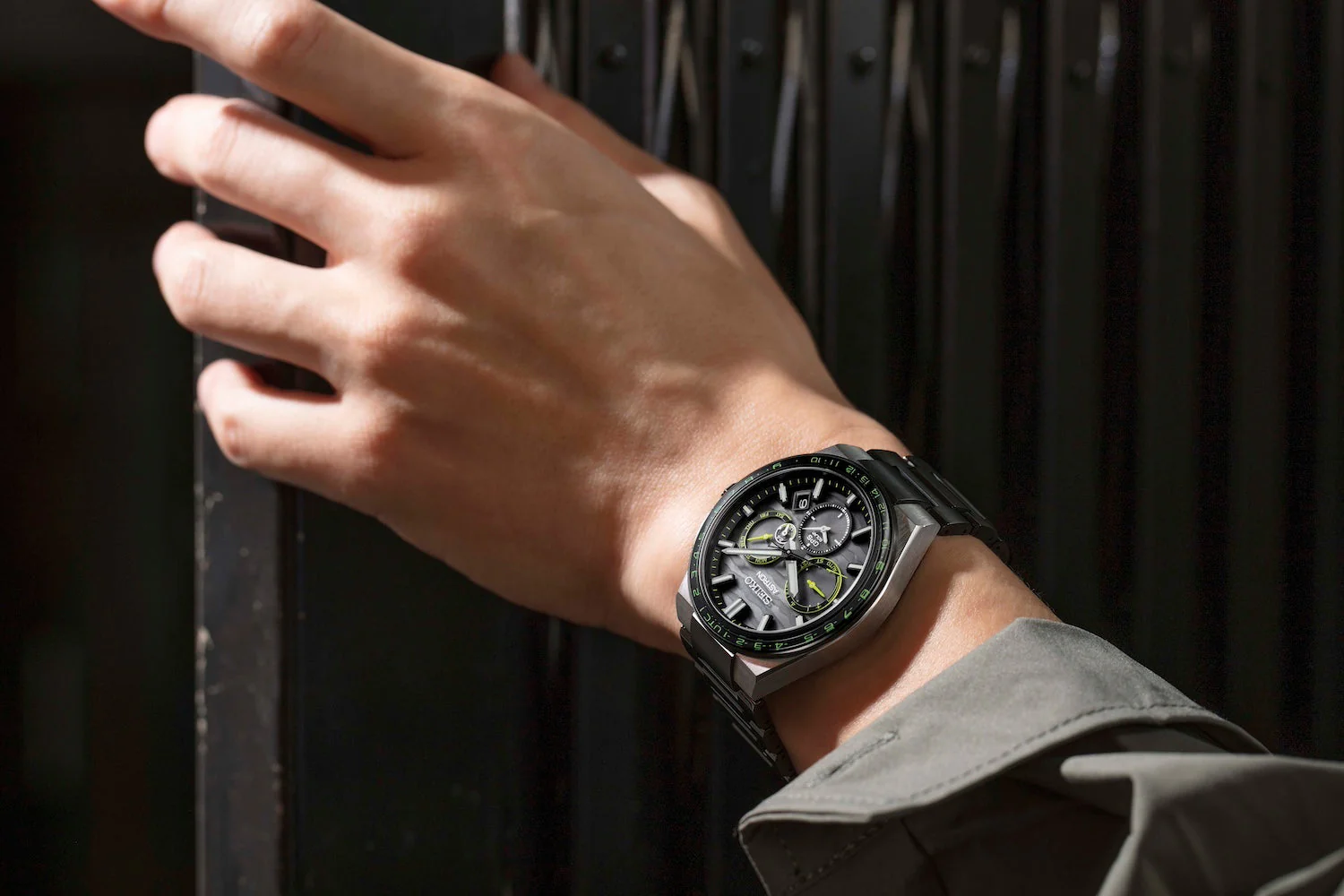Seiko Astron GPS Solar 5X Dual Time Cyber Yellow Limited Edition - Image 5