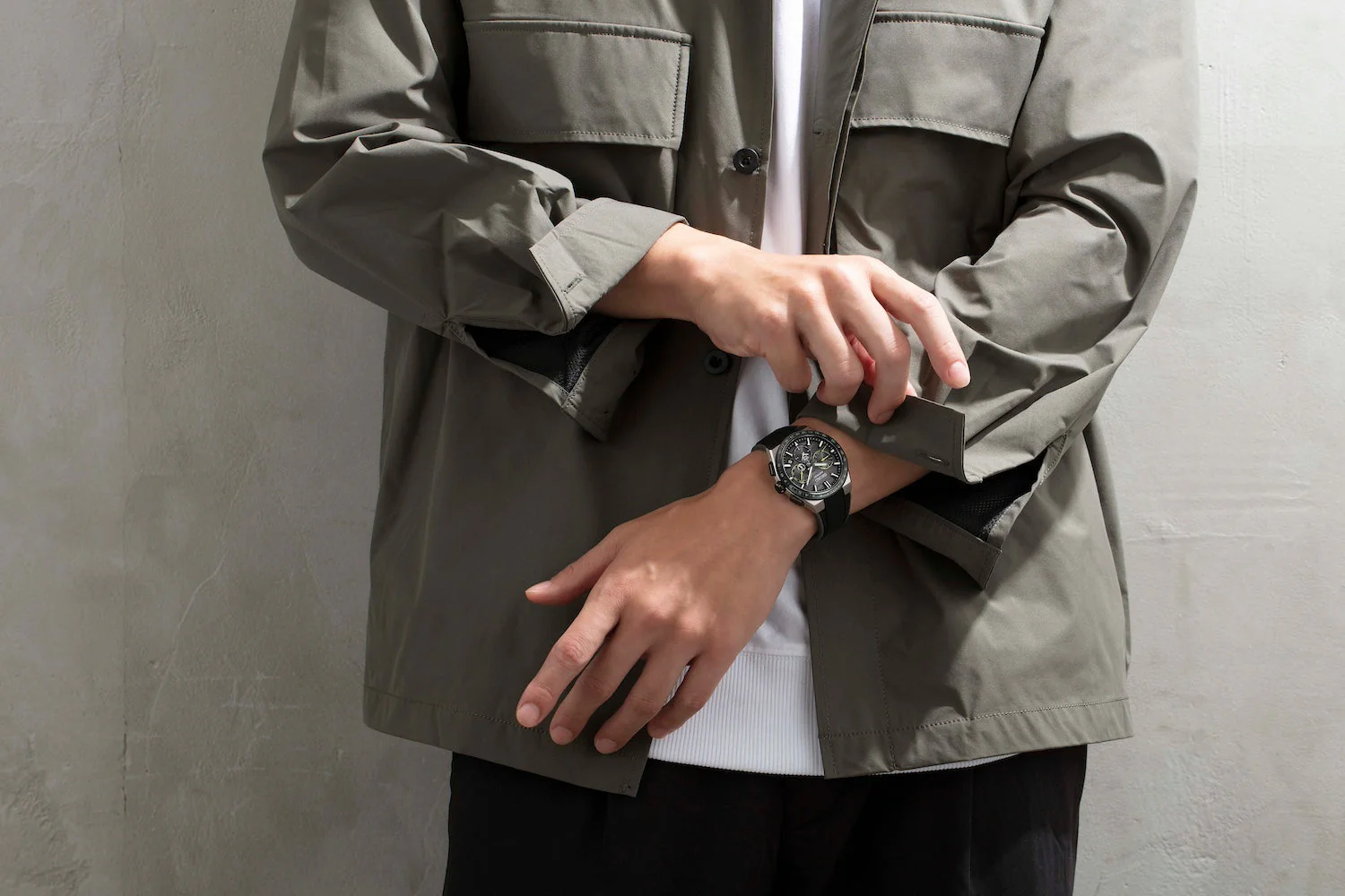 Seiko Astron GPS Solar 5X Dual Time Cyber Yellow Limited Edition - Image 7