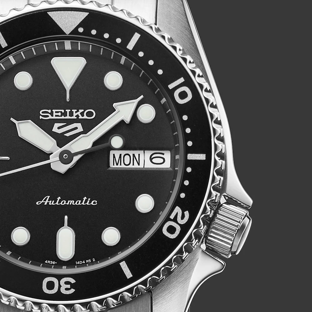 Seiko 5 Sports SKX Midi Black Mens Watch - Image 3