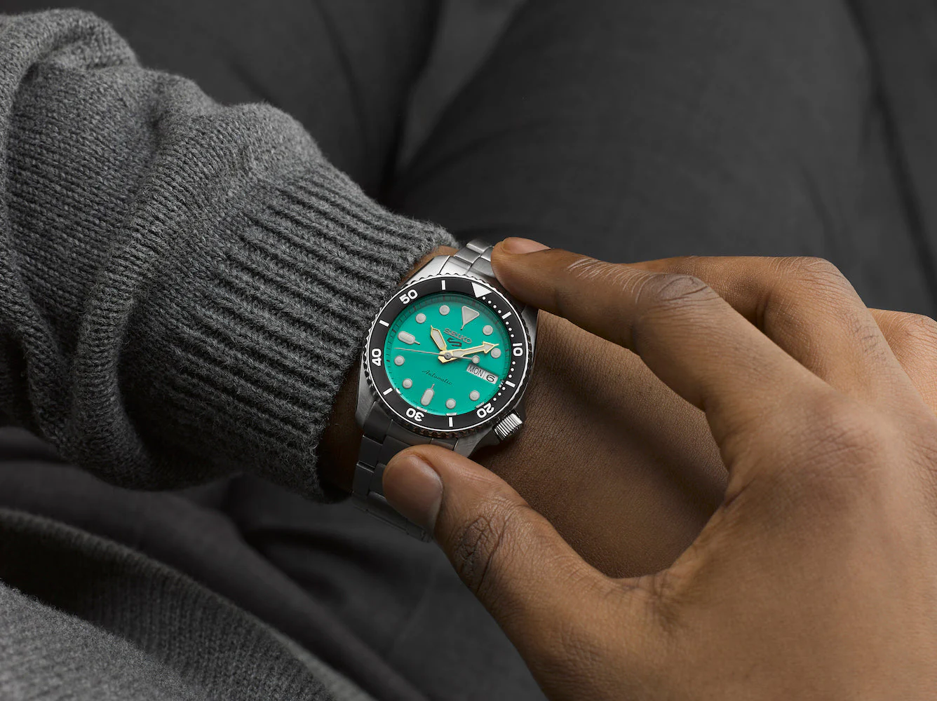 Seiko 5 Sports SKX Midi Teal Mens Watch - Image 5